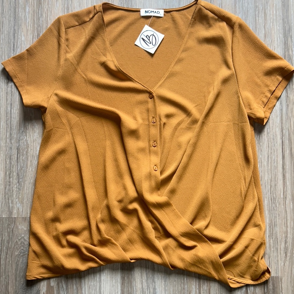 Nomad top NWT Large